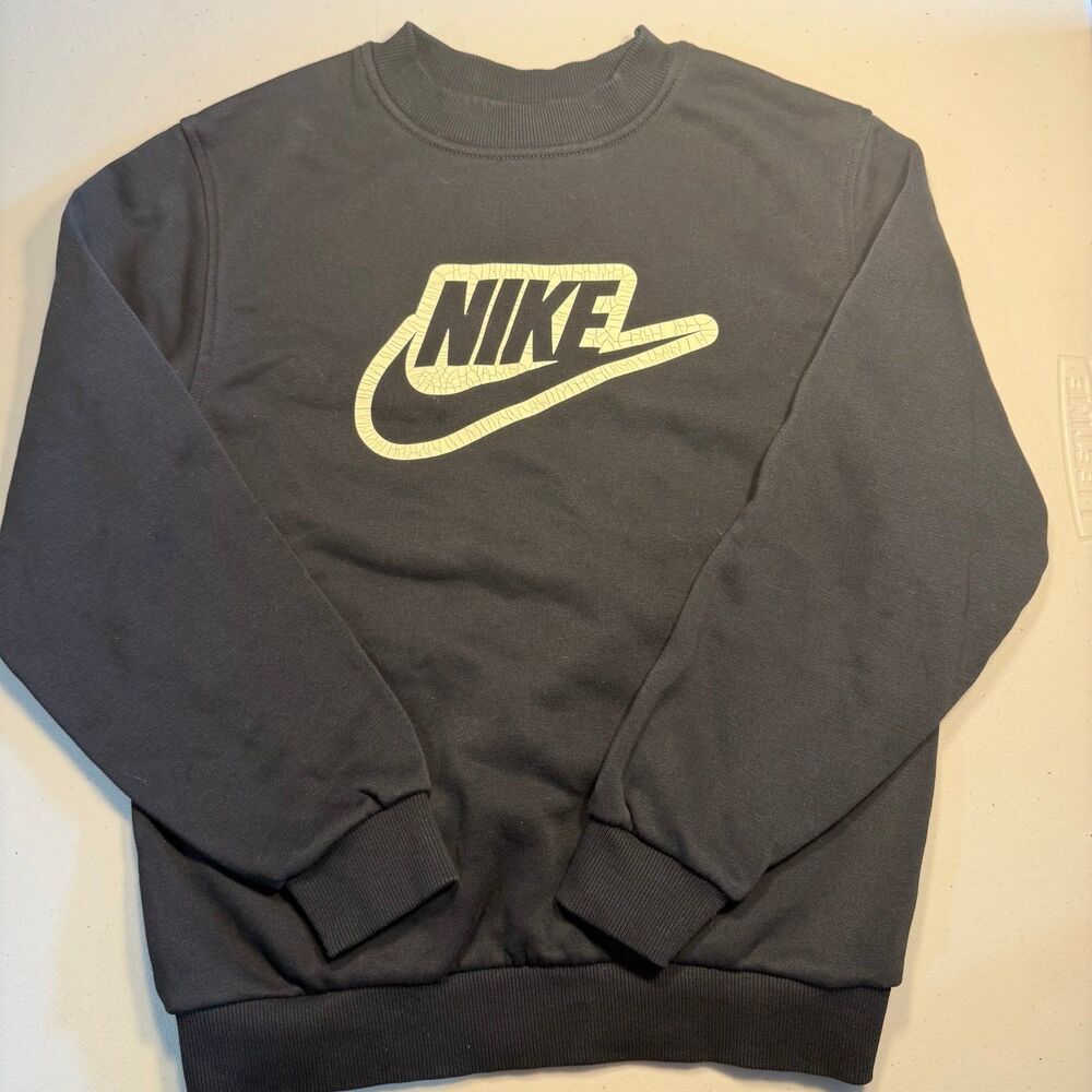 Nike, boy’s medium crew neck, black / cream, like new